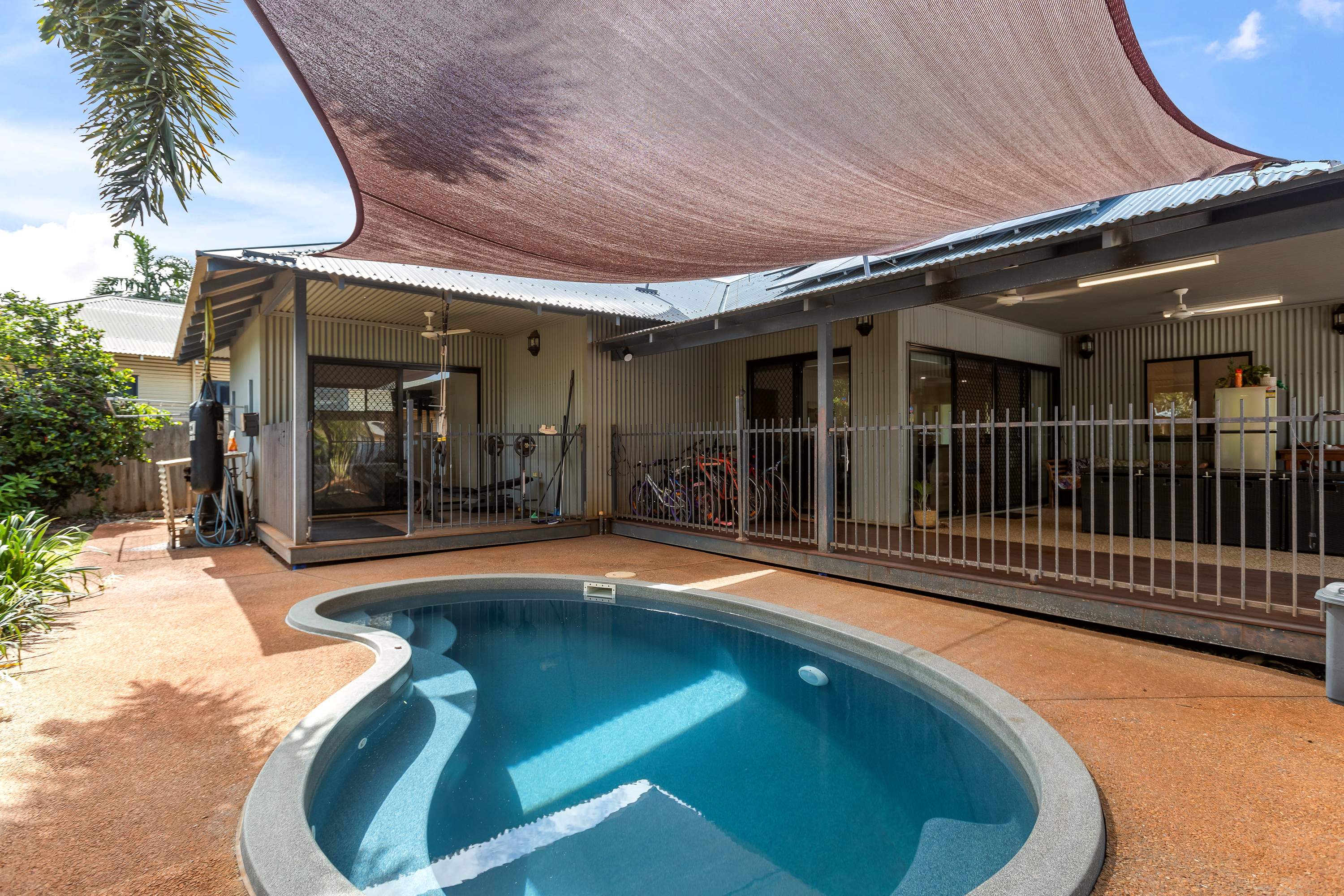 Modern Family Living with Pool, Shed & Side Access