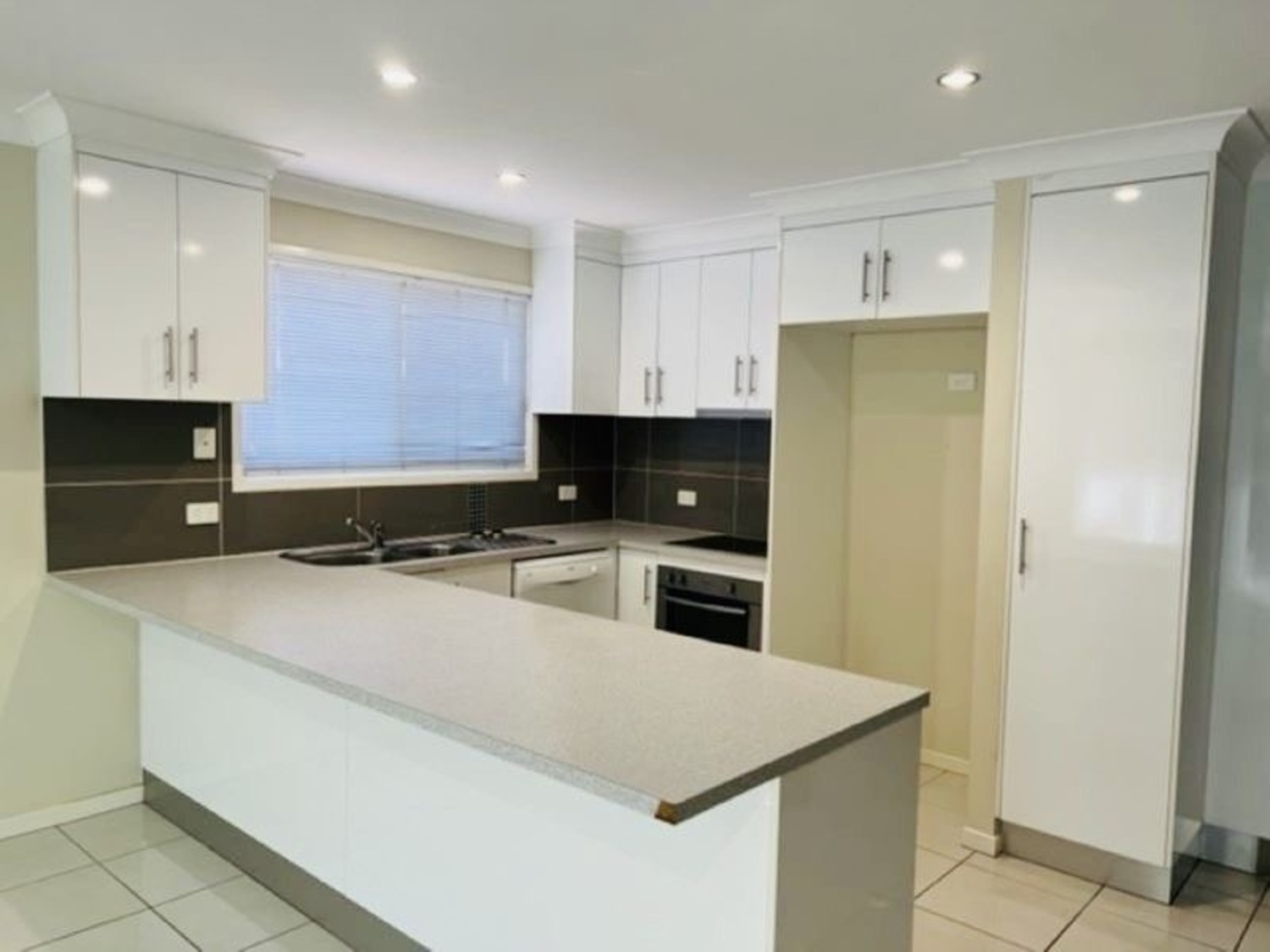 7/10 MENZIES Court, Moranbah For Sale by Infinity Property Specialists - image 4