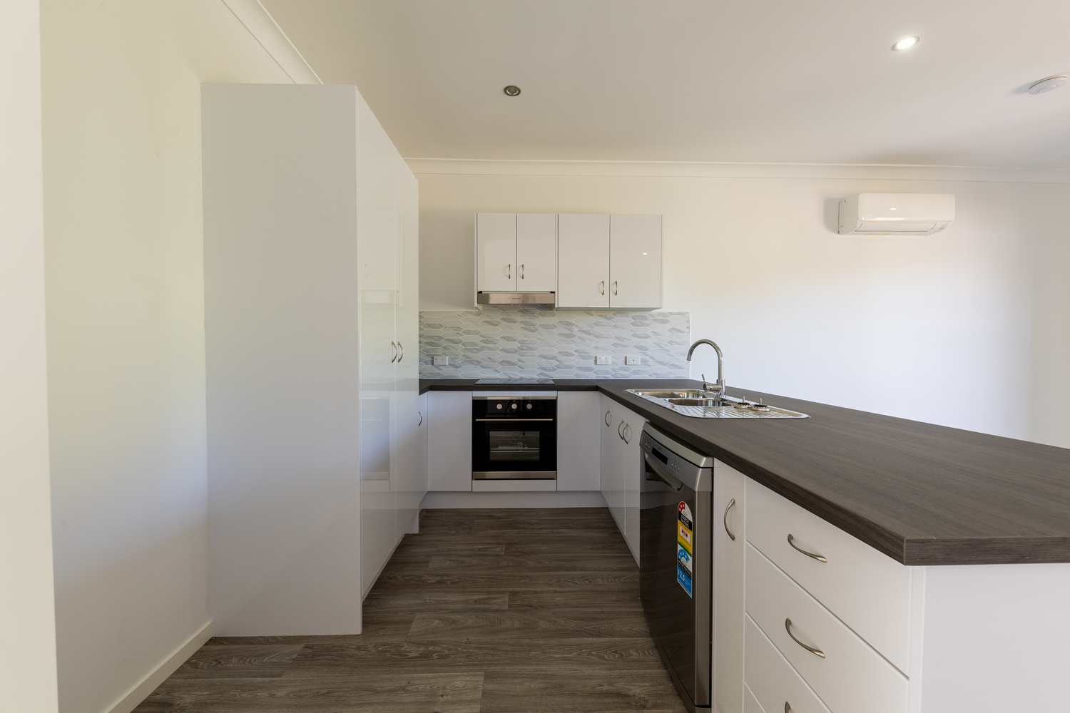 1, 2 And 3 /40 LEICHHARDT Drive, Moranbah For Sale by Infinity Property Specialists - image 8