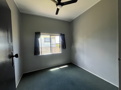 Modern Home with Big Shed  Minutes to Paget & CBD