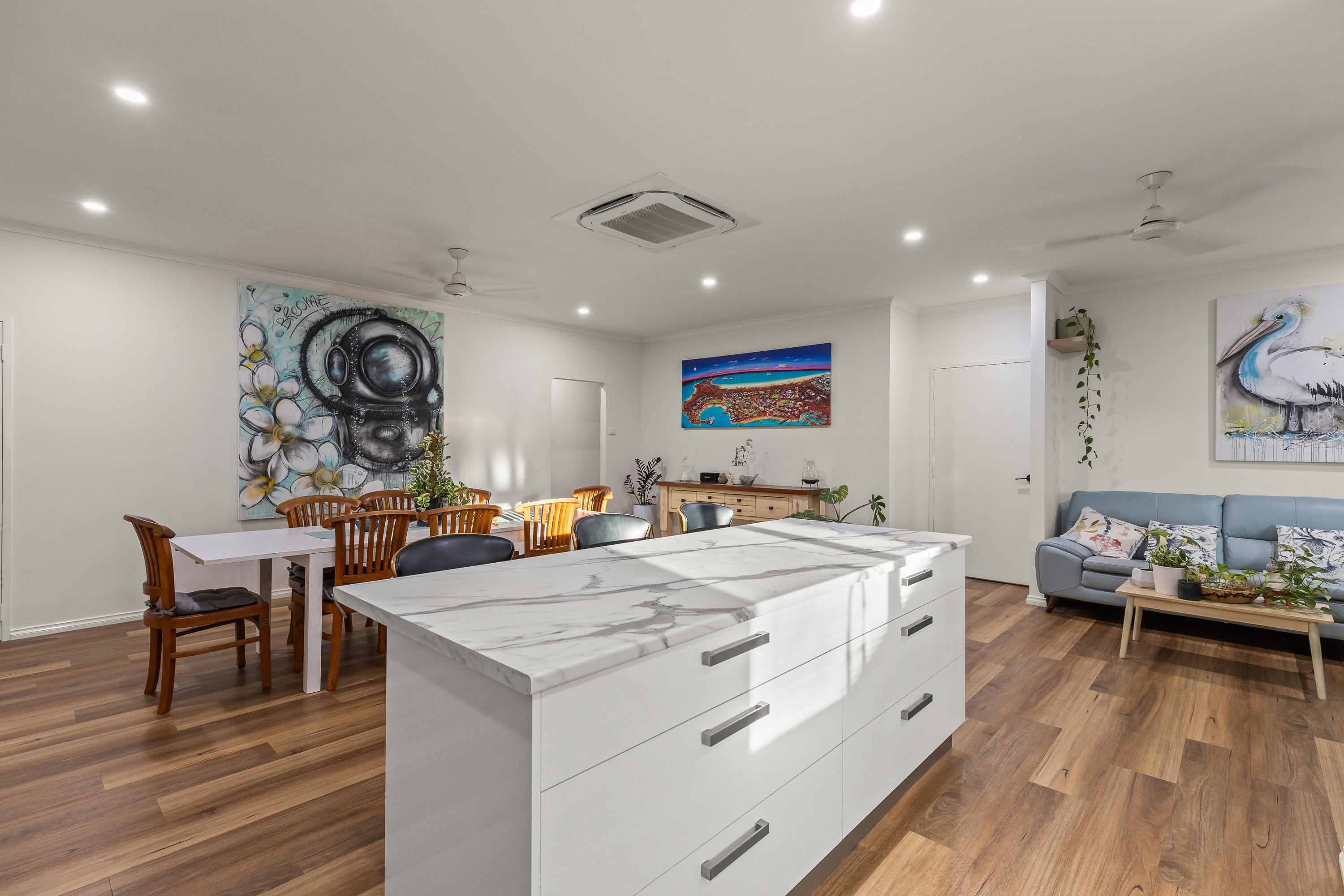 Expansive 5×2 Home with Shed, Solar & Swimming Pool!