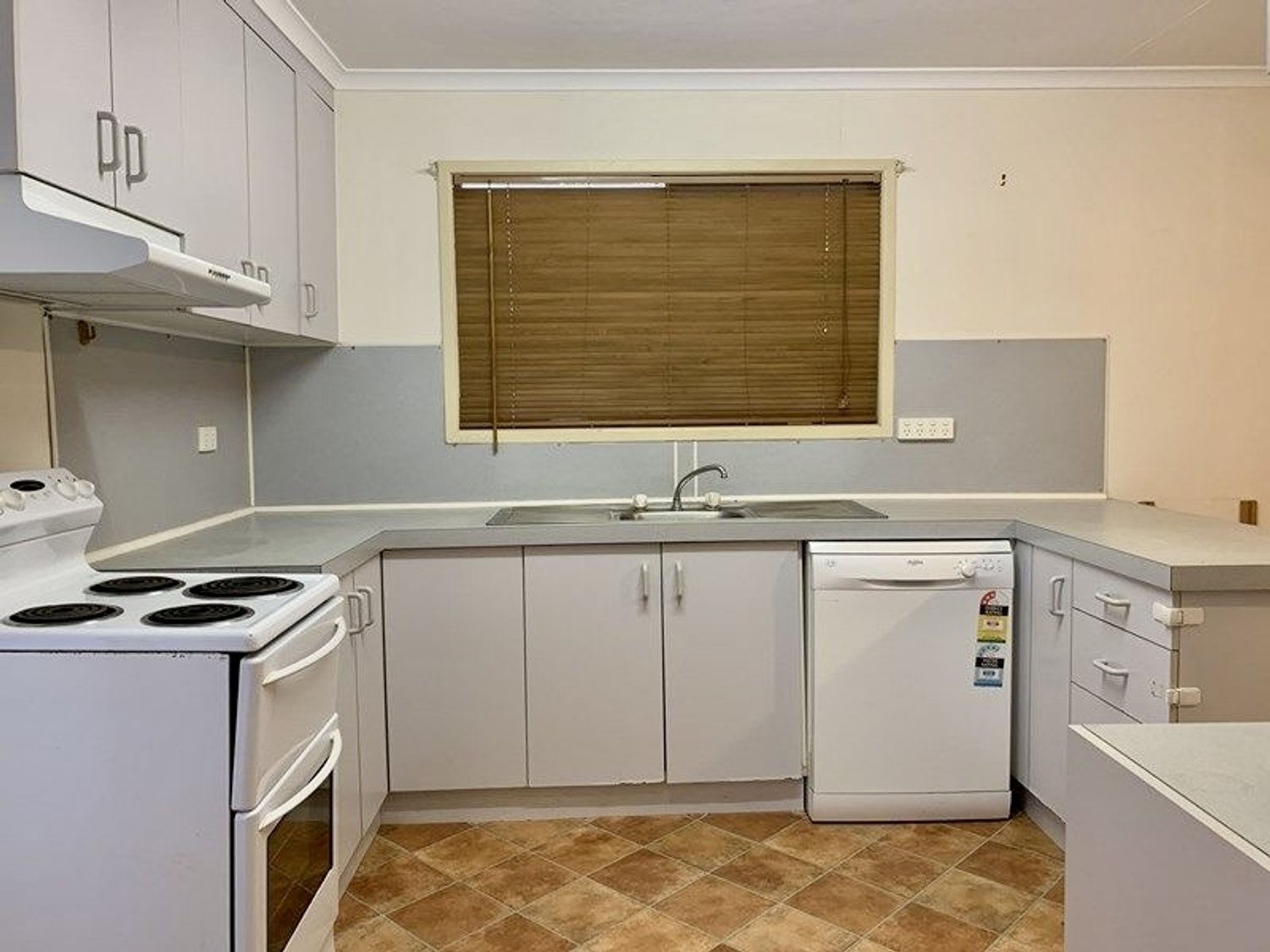 56 LEICHHARDT Drive, Moranbah Sold by Infinity Property Specialists - image 4