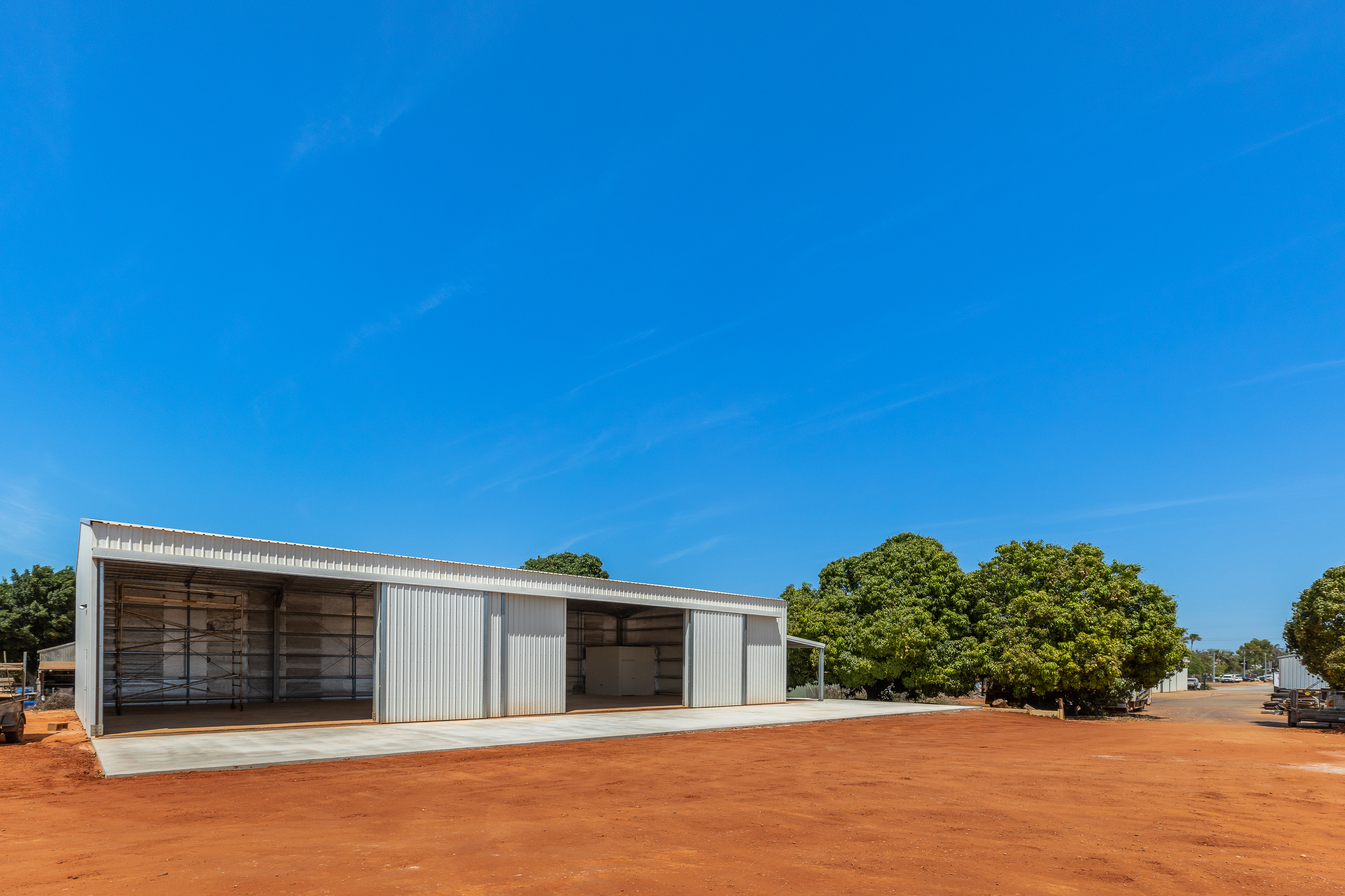 Secure Commercial Shed with Excellent Access & Hardstand