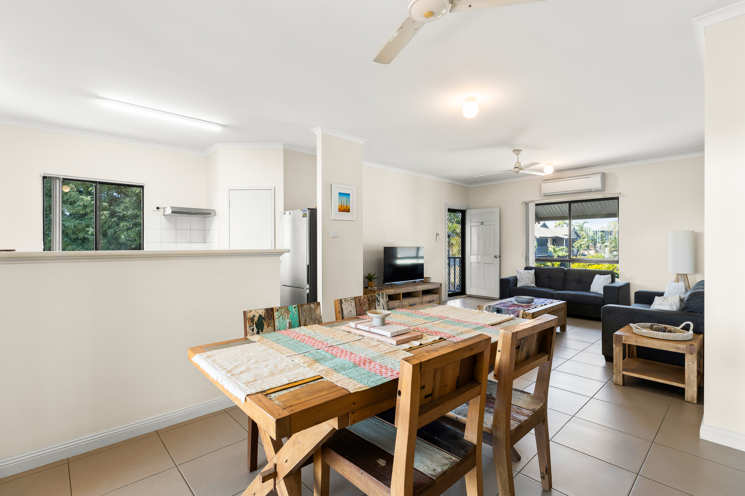 Fully Furnished Top-Floor Apartment in the Heart of Broome