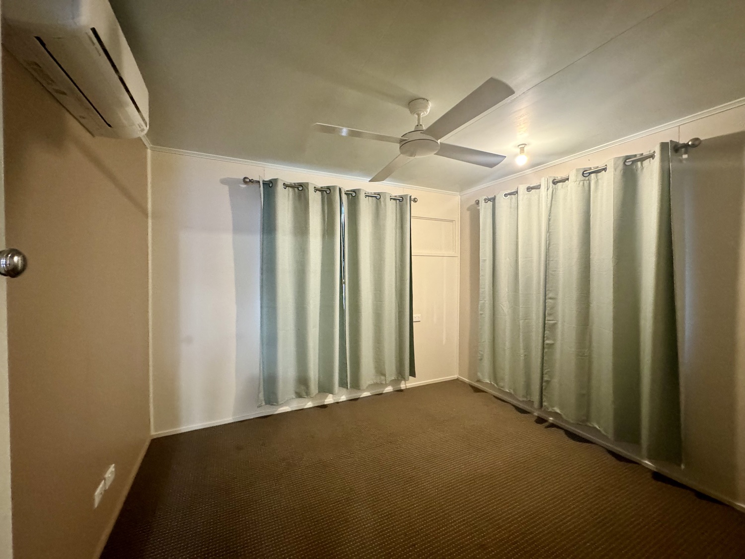 24  LAWSON Drive, Moranbah Sold by Infinity Property Specialists - image 15