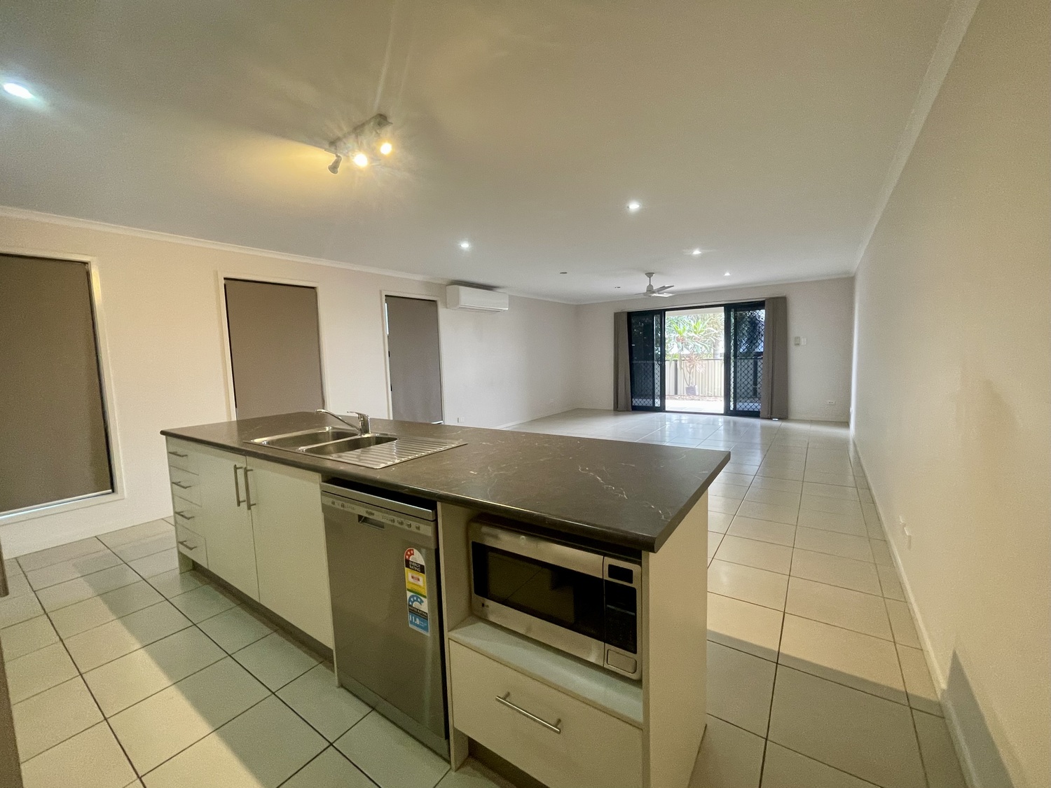 4/11 MACPHERSON Street, Moranbah For Sale by Infinity Property Specialists - image 5