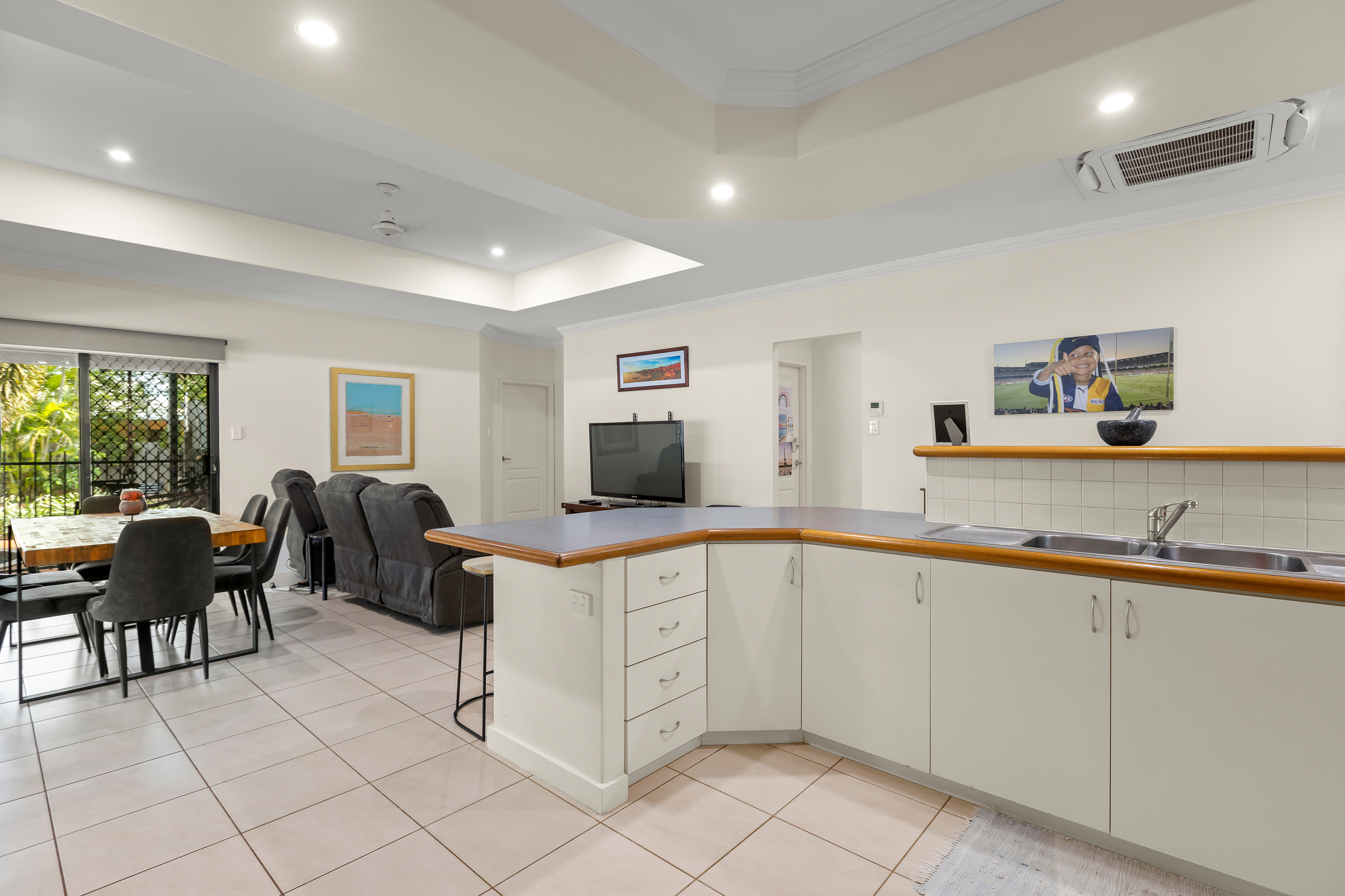Modern Family Living with Pool, Shed & Side Access