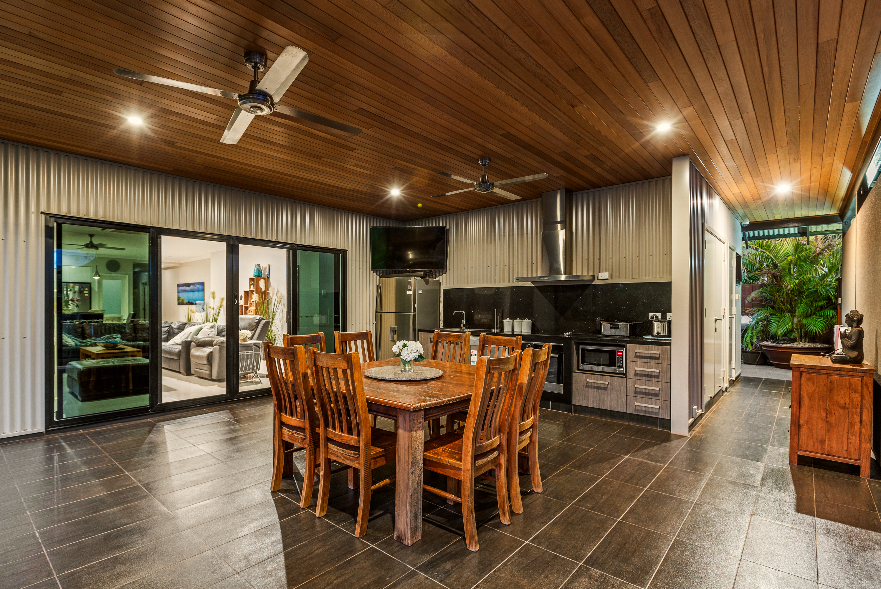 Spacious Executive Residence with Incredible Outdoor Entertaining!