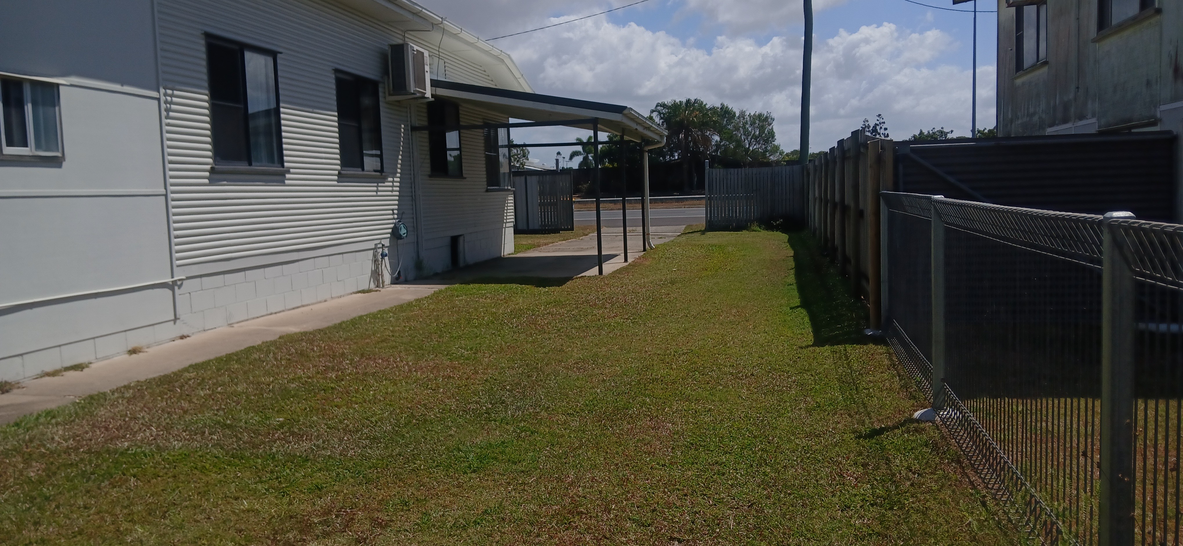 Modern Home with Big Shed  Minutes to Paget & CBD