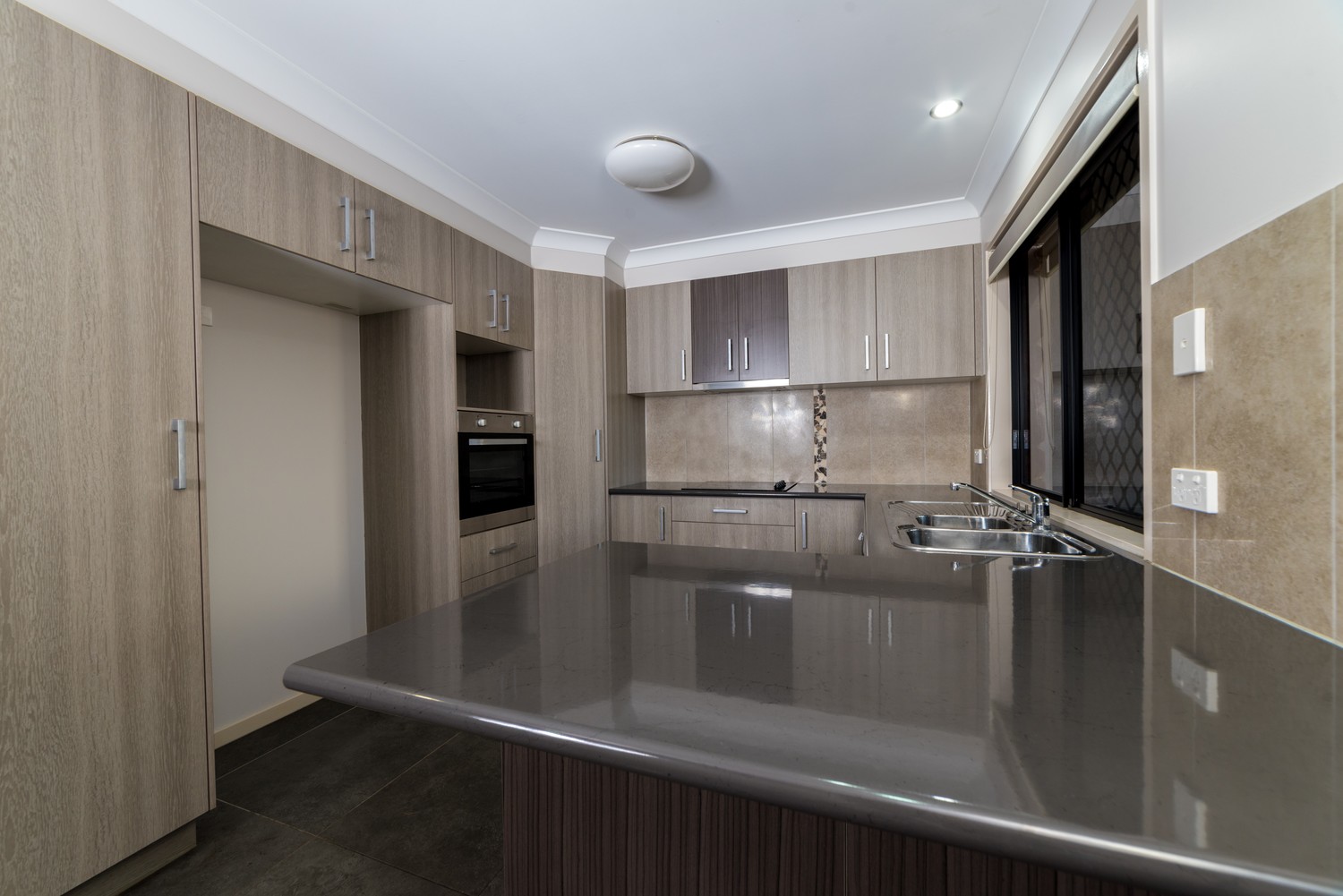 1/8-10  LAMBERT Drive, Moranbah Sold by Infinity Property Specialists - image 9