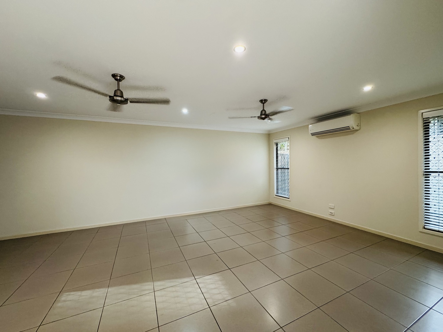 2/18 BURKE Drive, Moranbah For Sale by Infinity Property Specialists - image 4