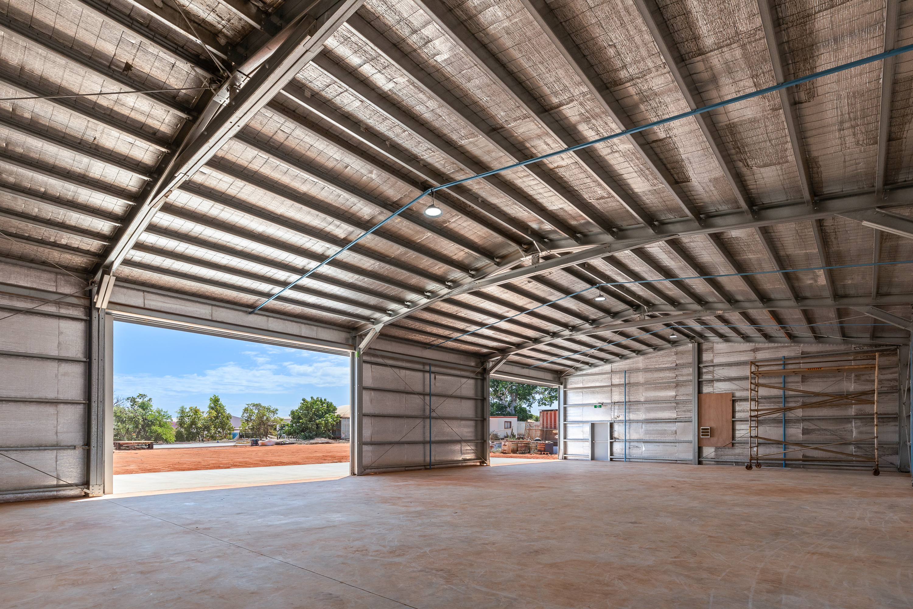 Secure Commercial Shed with Excellent Access & Hardstand