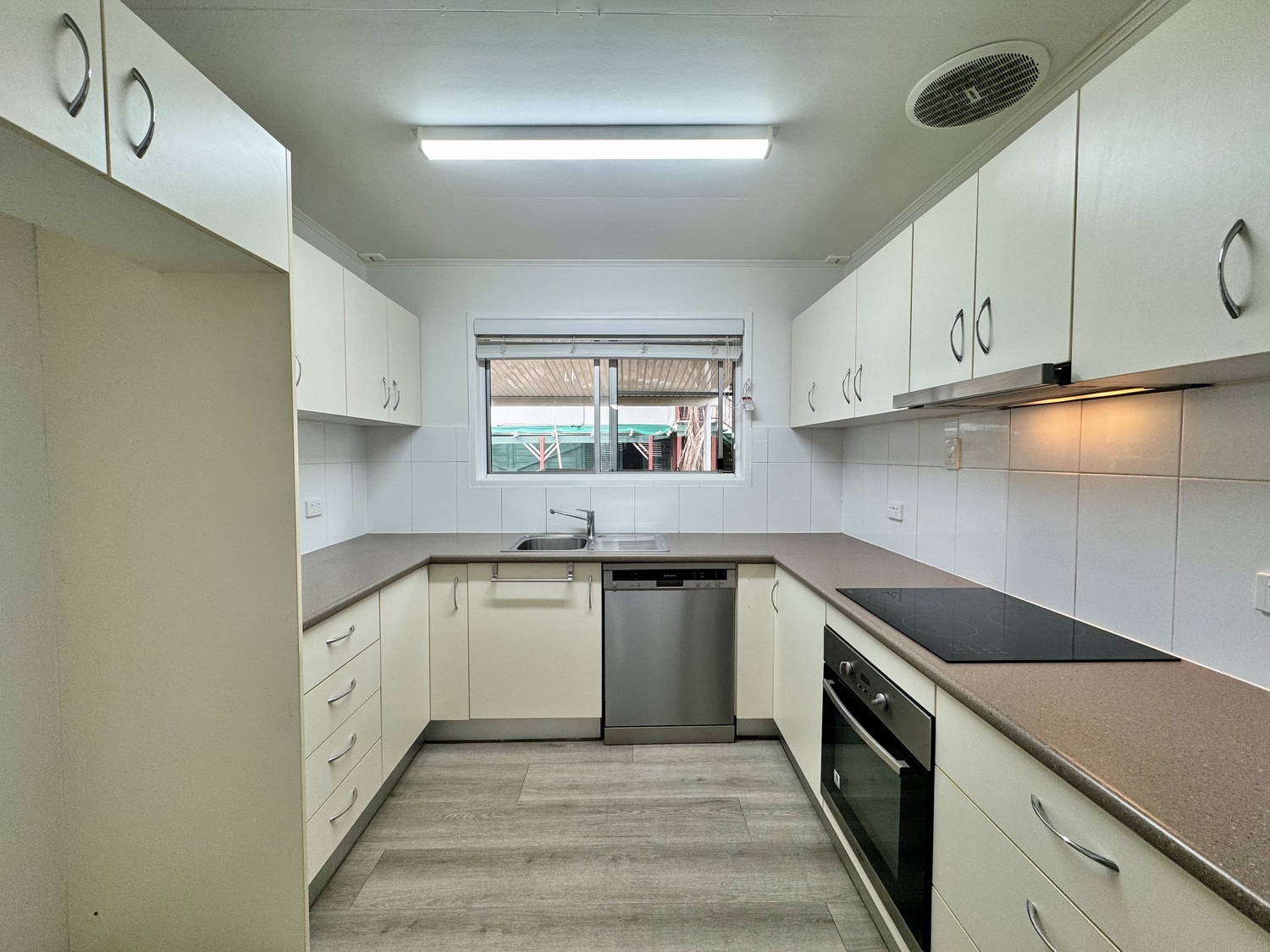 3 HANNAN Drive, Moranbah Sold by Infinity Property Specialists - image 5