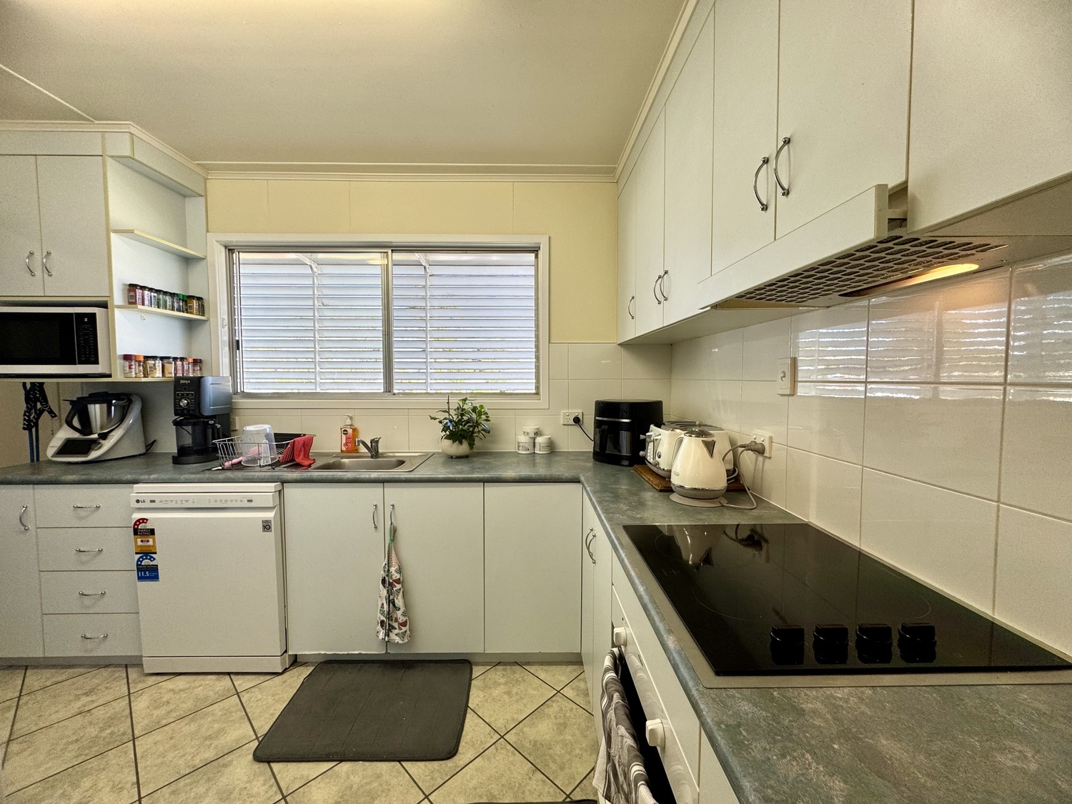 6 HANNAN Drive, Moranbah Sold by Infinity Property Specialists - image 6