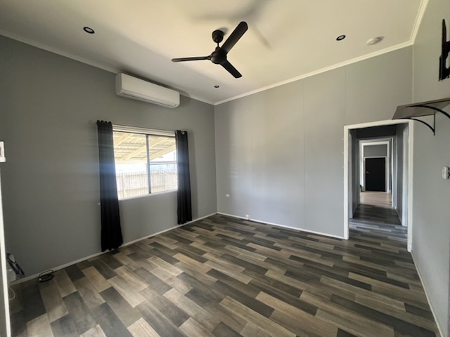 Modern Home with Big Shed  Minutes to Paget & CBD