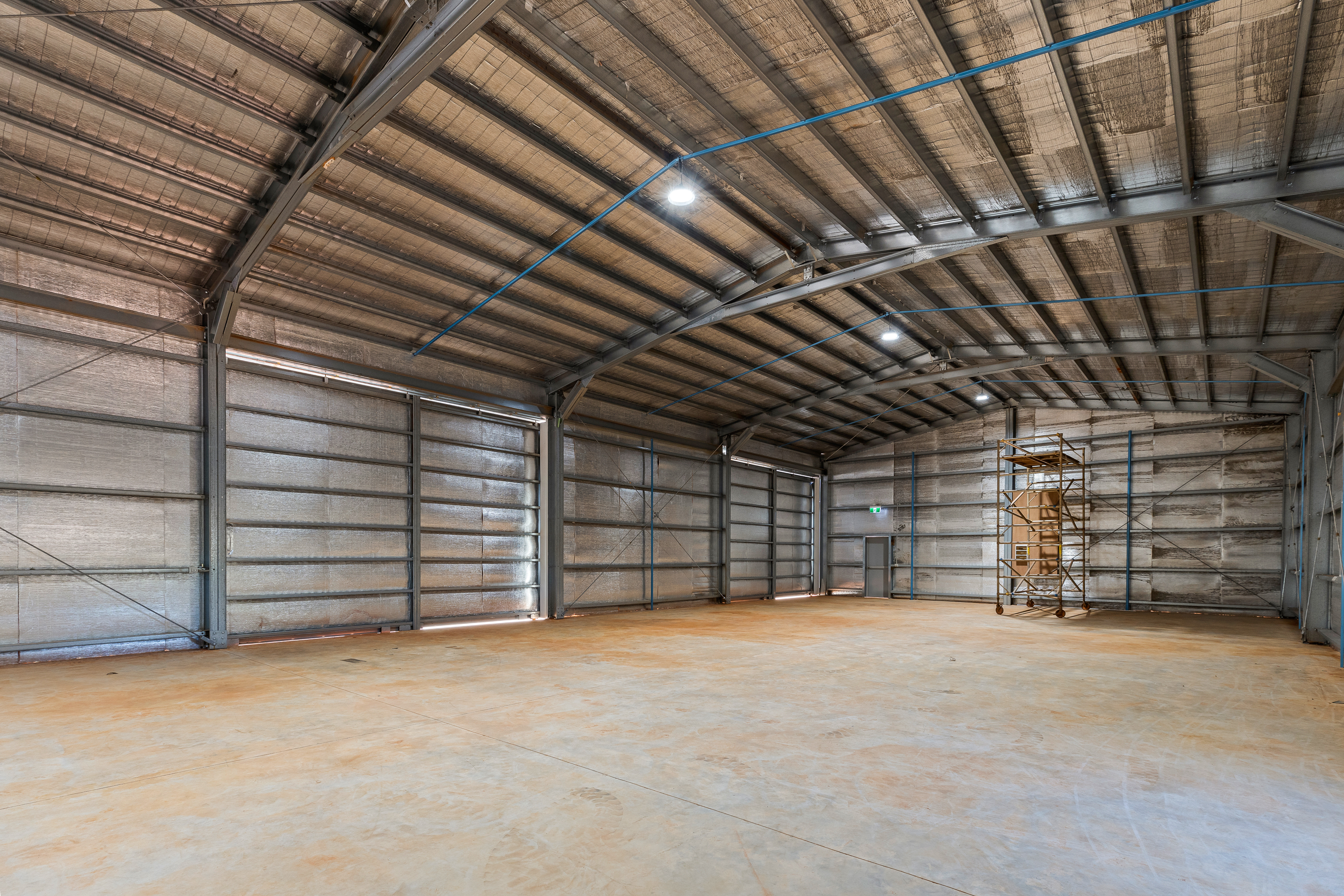 Secure Commercial Shed with Excellent Access & Hardstand
