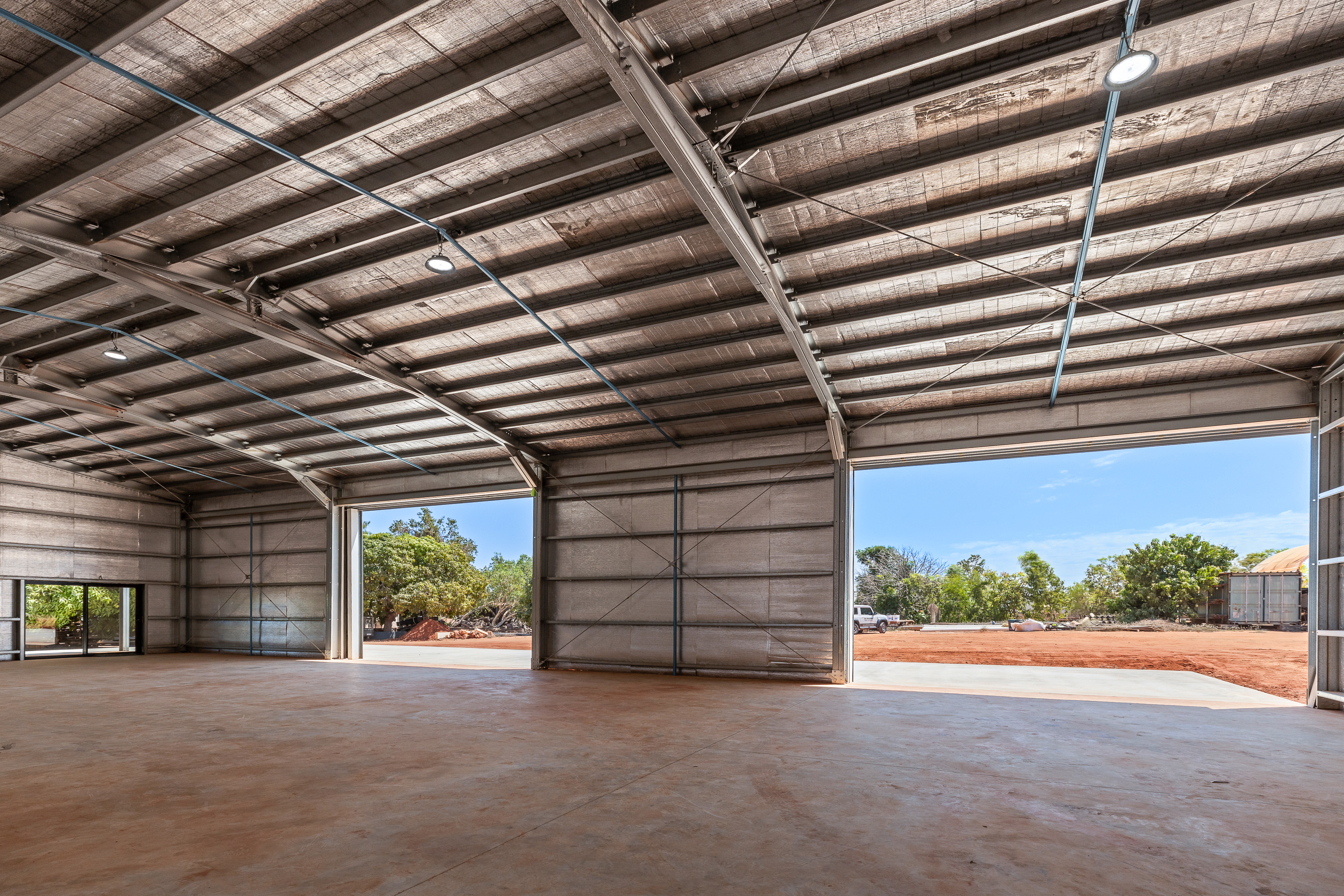Secure Commercial Shed with Excellent Access & Hardstand