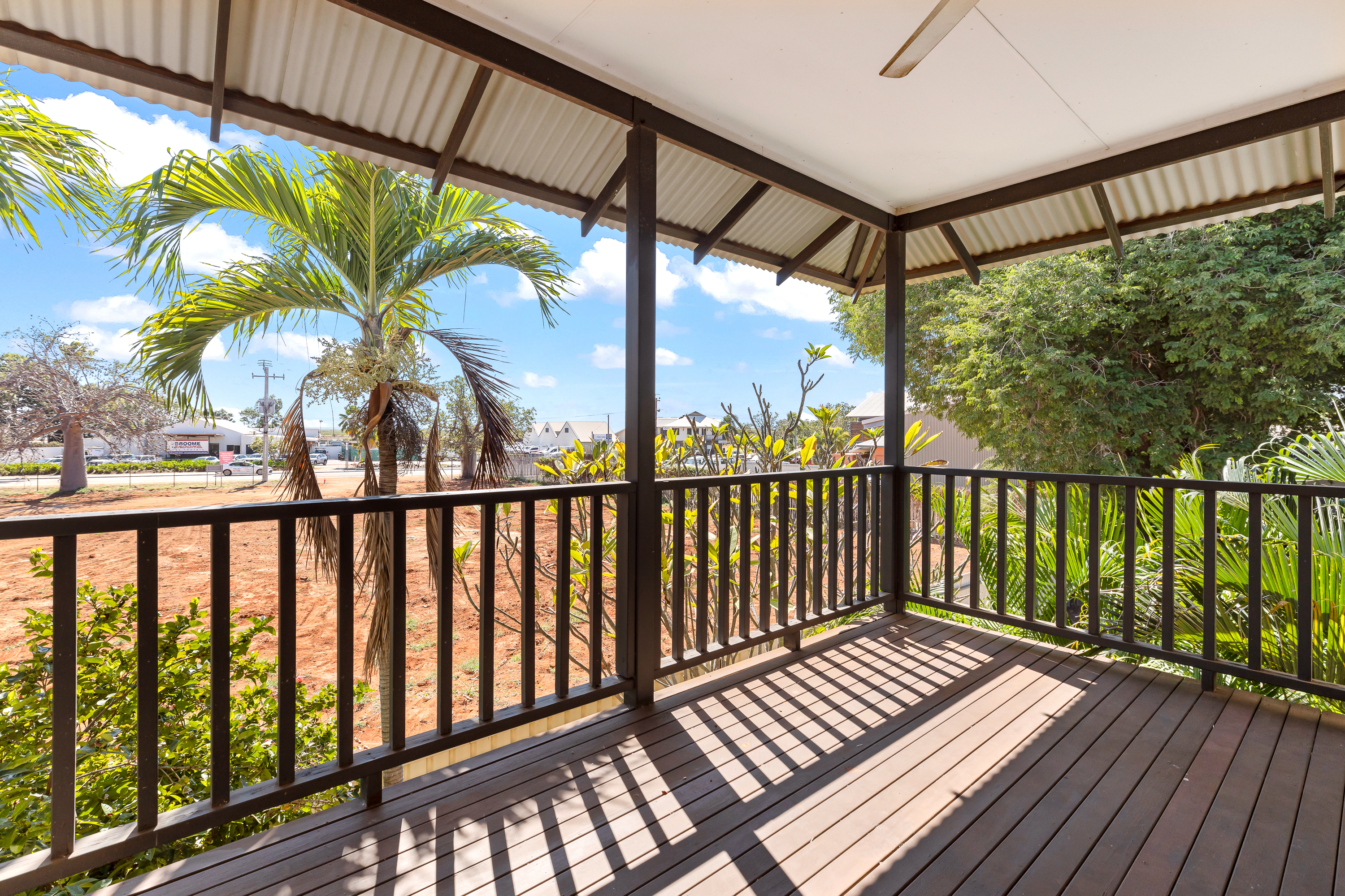 Fully Furnished Top-Floor Apartment in the Heart of Broome