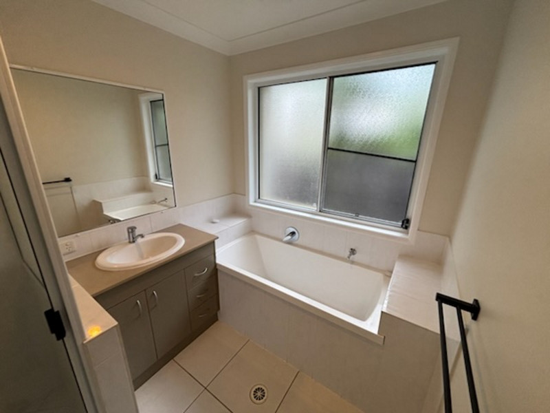 Large Modern 4 Bedroom Home