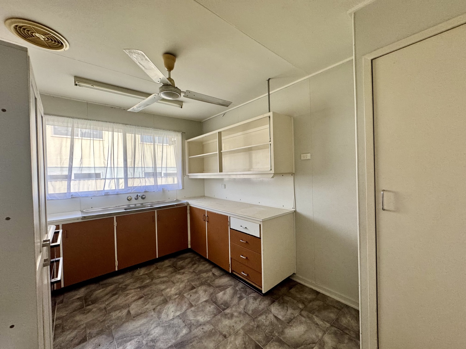 6 MENZIES Court, Moranbah Sold by Infinity Property Specialists - image 5