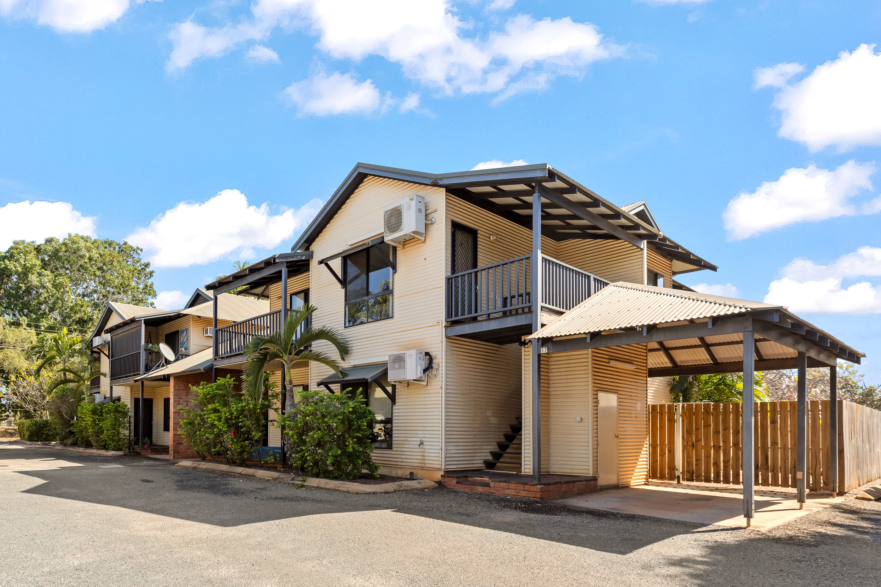 Fully Furnished Top-Floor Apartment in the Heart of Broome
