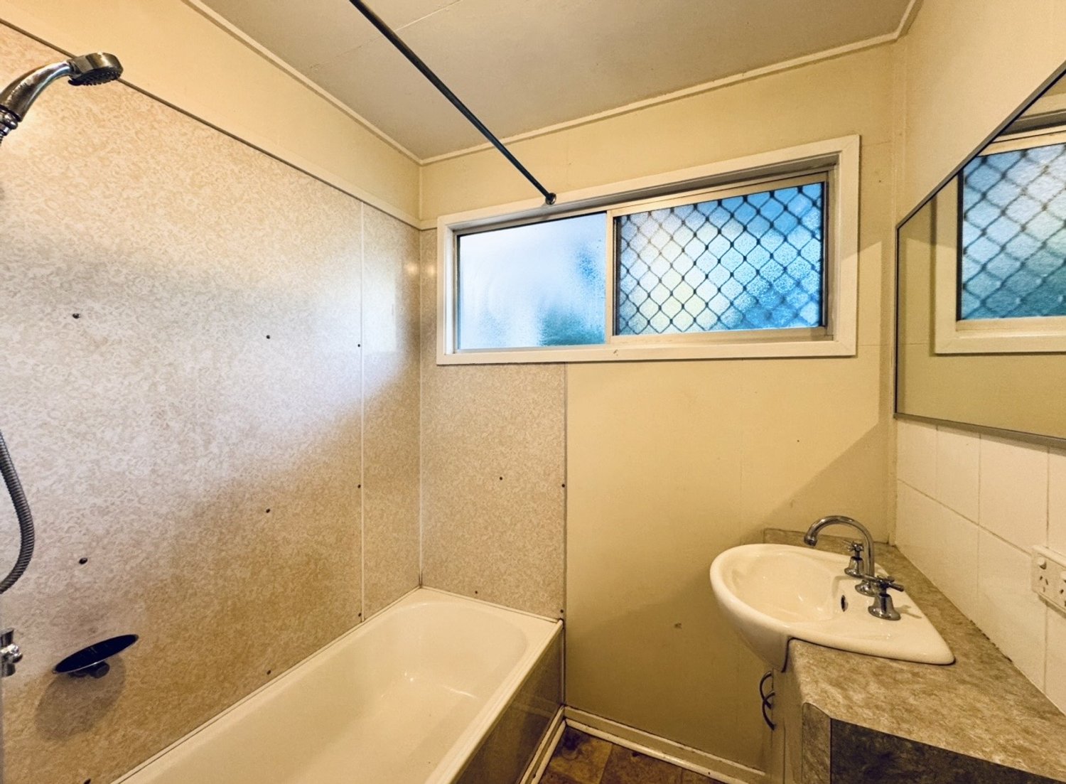 12 FLINDERS Drive, Moranbah Sold by Infinity Property Specialists - image 9