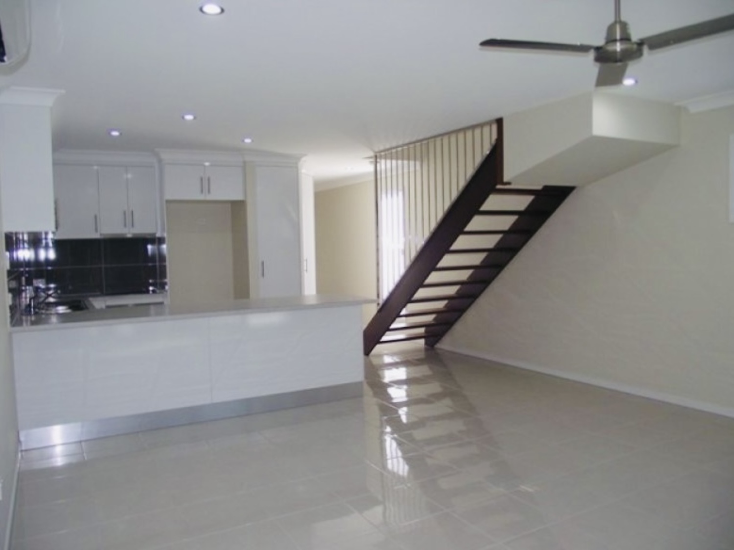 7/10 MENZIES Court, Moranbah For Sale by Infinity Property Specialists - image 2