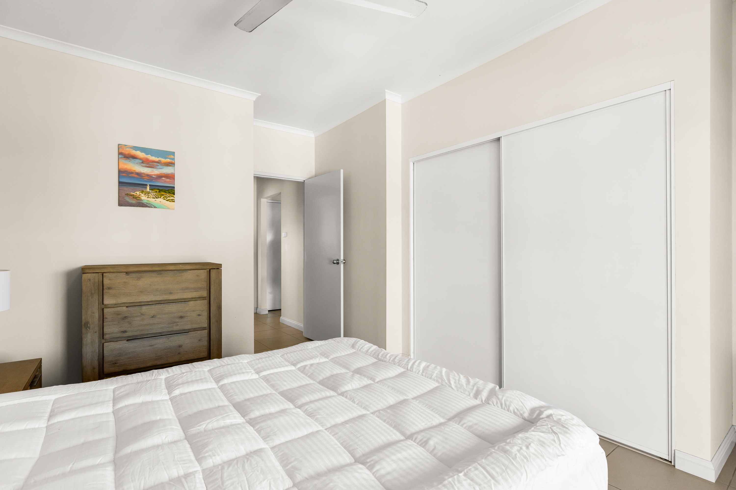 Fully Furnished Top-Floor Apartment in the Heart of Broome