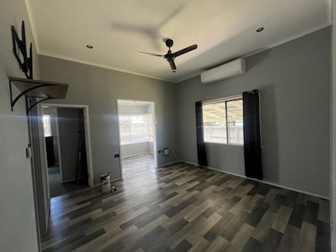 Modern Home with Big Shed  Minutes to Paget & CBD