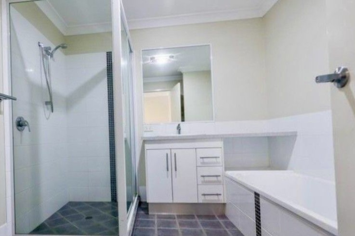 7/10 MENZIES Court, Moranbah For Sale by Infinity Property Specialists - image 7