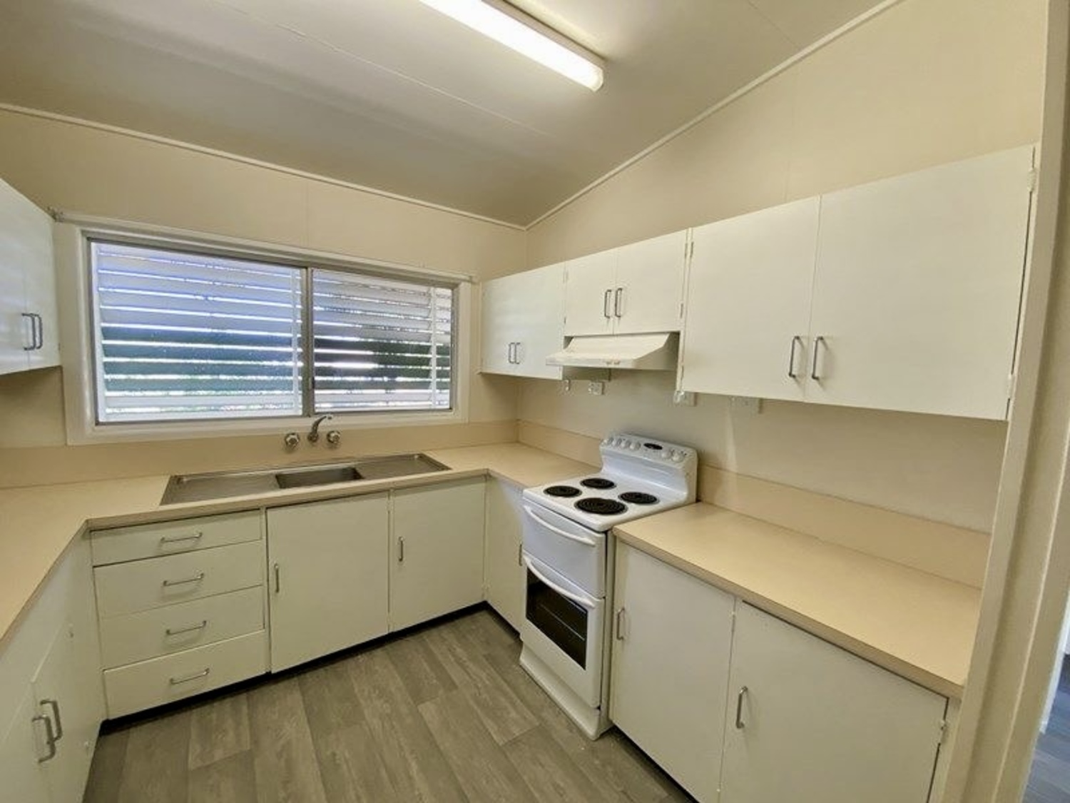 8 BELSHORE Street, Moranbah Sold by Infinity Property Specialists - image 6