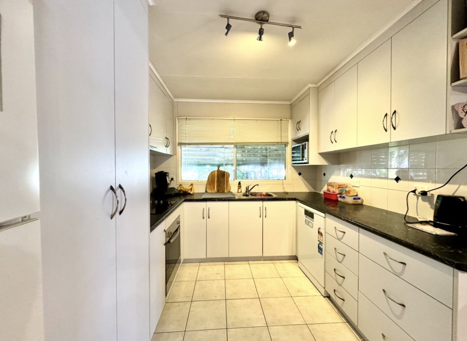 12 KANGAROO Drive, Moranbah For Sale by Infinity Property Specialists - image 5