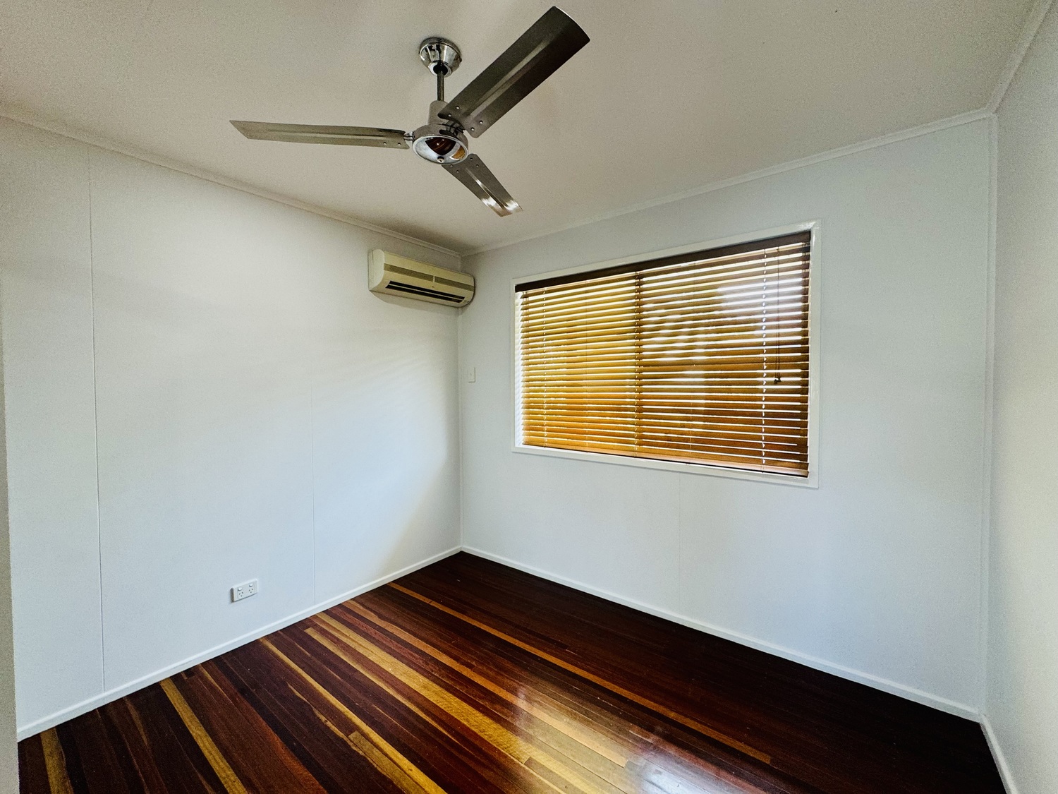 13 BARRACLOUGH Crescent, Moranbah Sold by Infinity Property Specialists - image 19