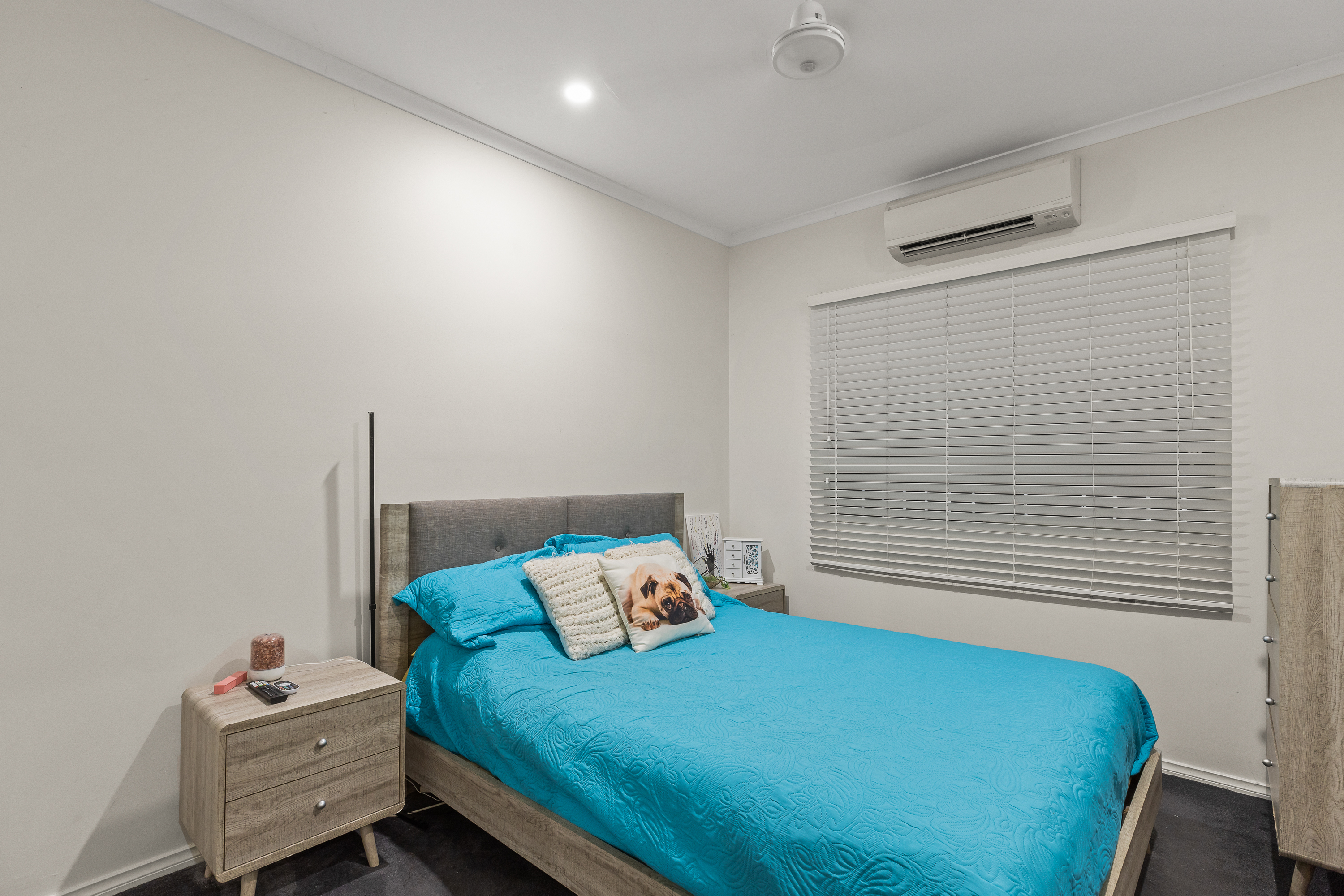 Expansive 5×2 Home with Shed, Solar & Swimming Pool!
