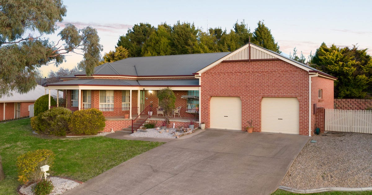 8 Dees Close, Gormans Hill NSW 2795