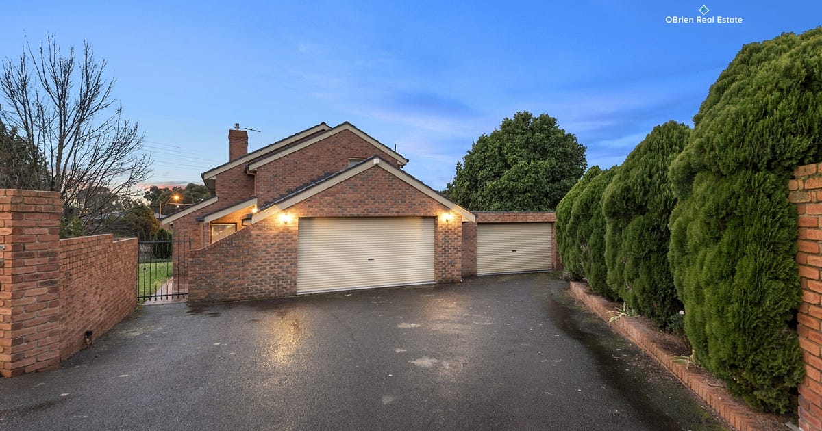 164166 Kennington Park Drive, Endeavour Hills VIC 3802