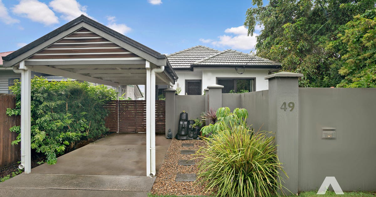 49 Mclennan Street, Woody Point QLD 4019