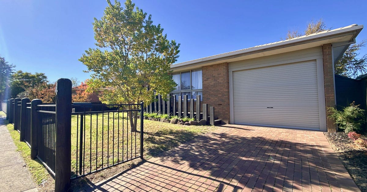 4 Arnott Street, Cranbourne North VIC 3977 - property.com.au