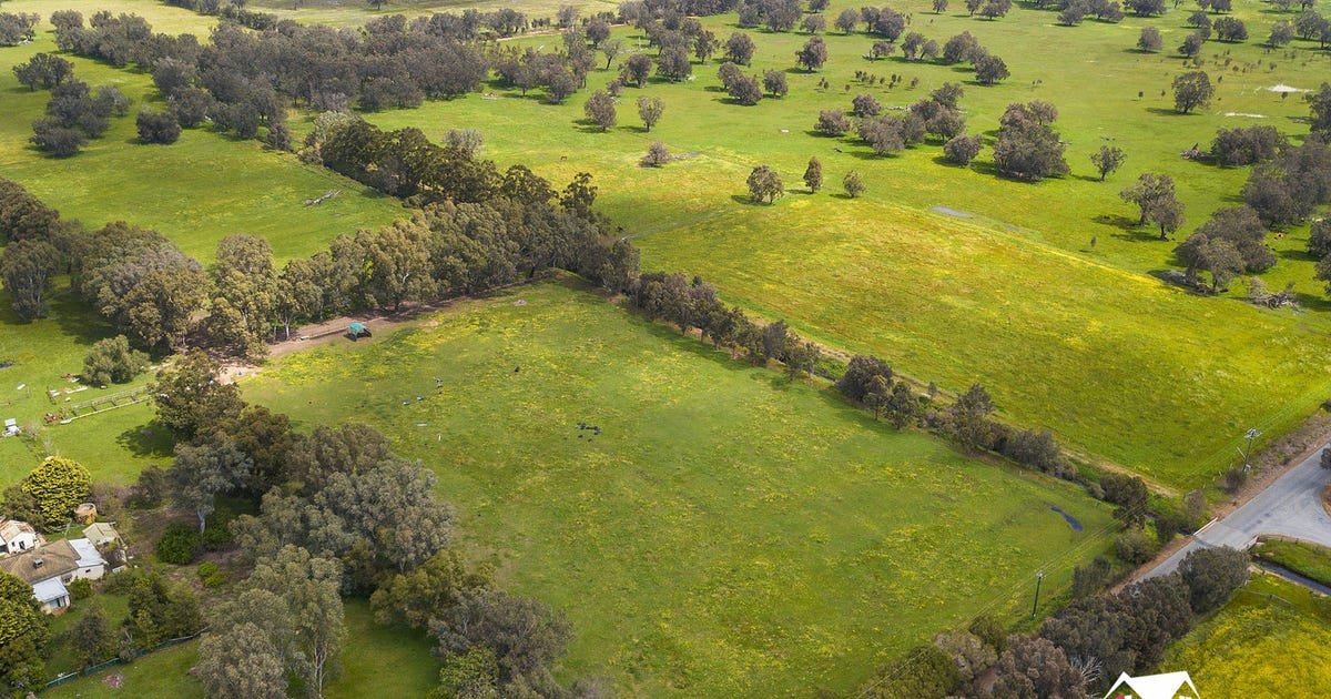 3 Lowlands Road, Mardella WA 6125