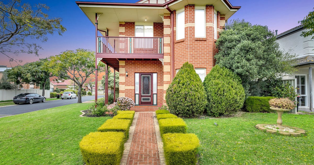 17 Springlake Avenue, Caroline Springs VIC 3023 - property.com.au