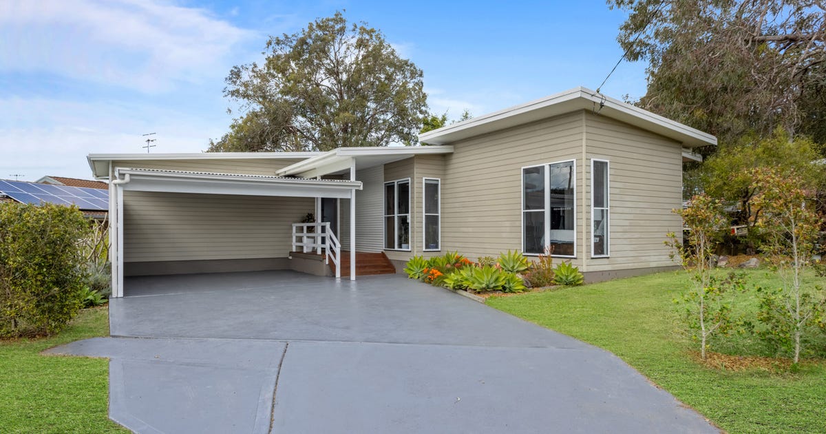 6 Kingsford Smith Drive, Berkeley Vale NSW 2261