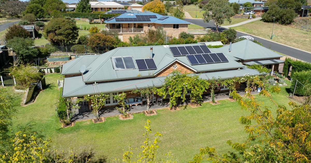 2 Kensington Place, Perthville NSW 2795