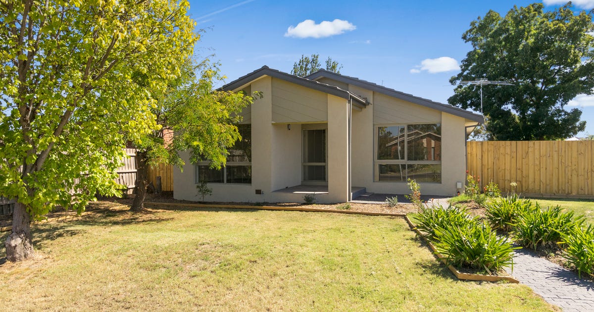 Under Bank 28 Underbank Boulevard, Bacchus Marsh VIC 3340 - property.com.au