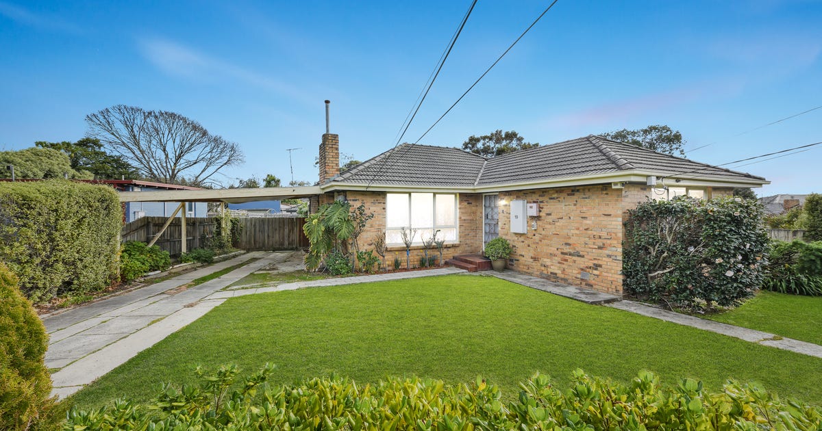 19 Johnson Drive, Ferntree Gully VIC 3156