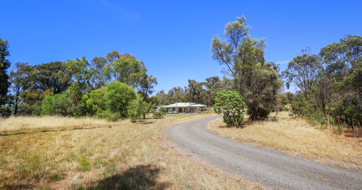 815 Tungamahpeechelba Road, Peechelba VIC 3678