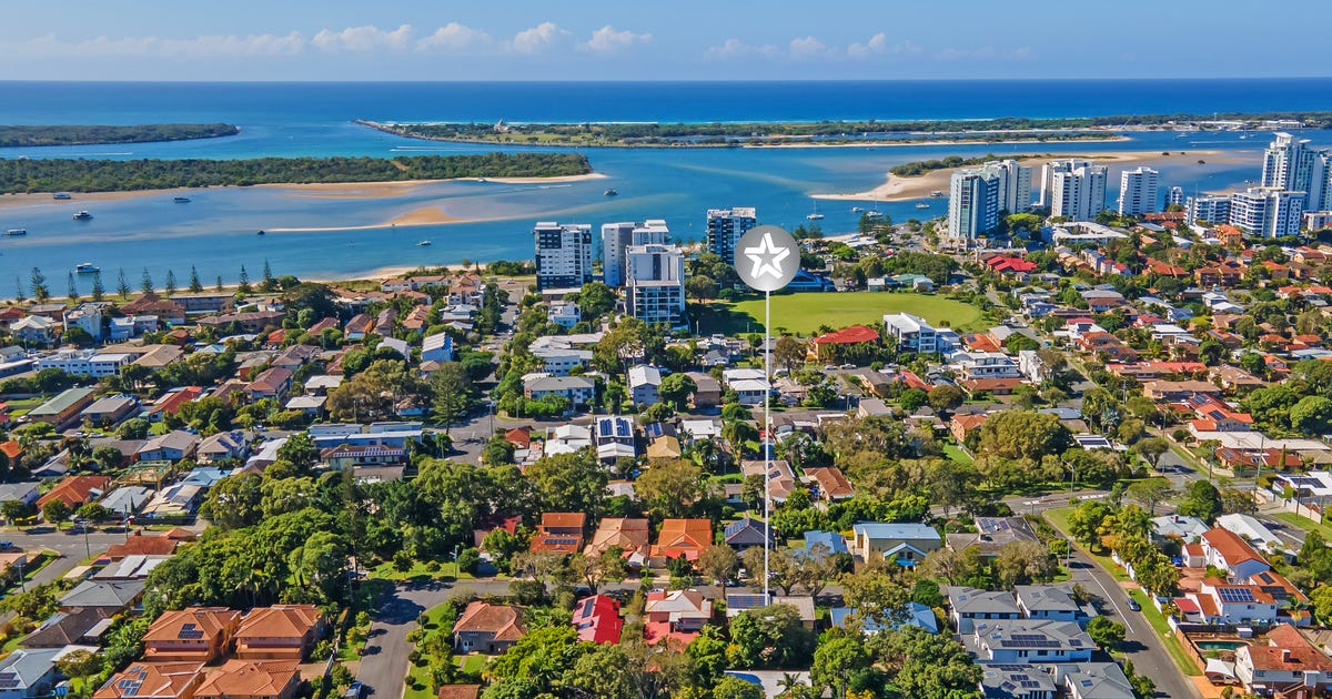 8 Hilltop Street, Labrador QLD 4215 - property.com.au