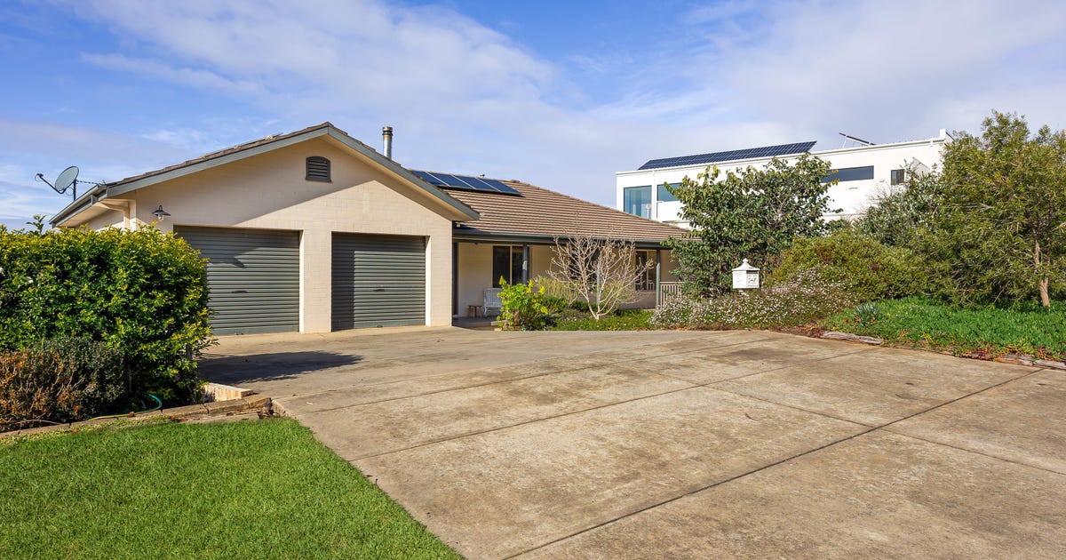 27 Andrews Avenue, Kooringal NSW 2650 27 Andrews Avenue, Kooringal NSW 2650