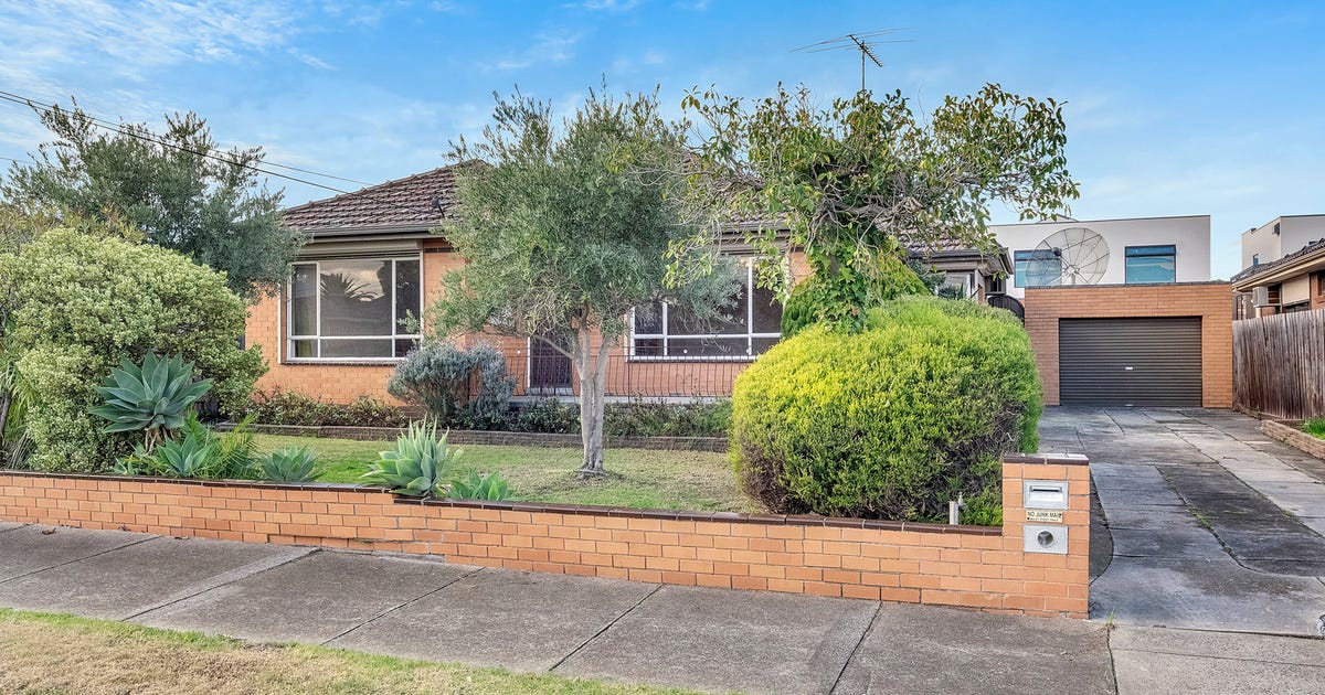32 Cannes Avenue, Avondale Heights VIC 3034
