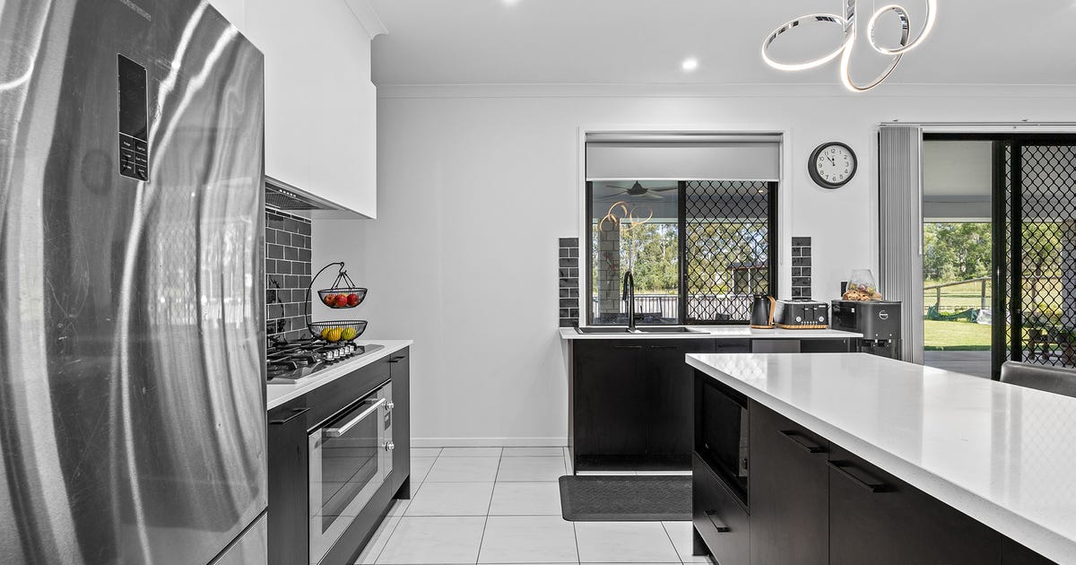 6 Sandstone Drive, Hatton Vale QLD 4341