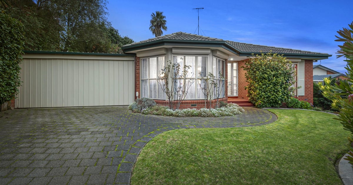 112 John Fawkner Drive, Endeavour Hills VIC 3802